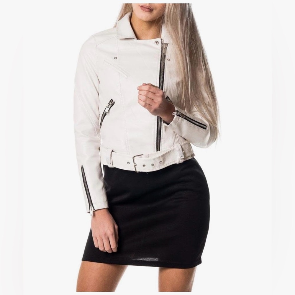 Vero Moda Vmmonna Short Faux Leather Jacket DNM in Snow White
